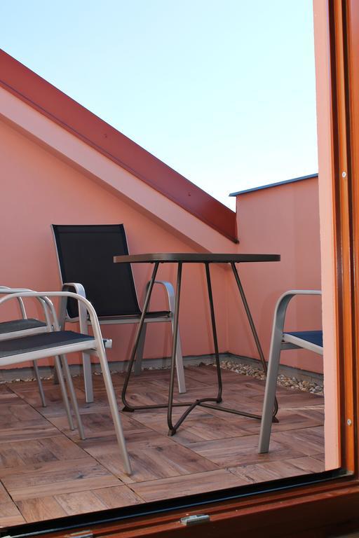 Apartmán Attic With Parking, Near The Center Of Cb - 110M2 Ceske Budejovice Exteriér fotografie